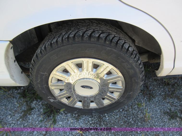 image for item I6451 2005 Ford Crown Victoria Police Interceptor