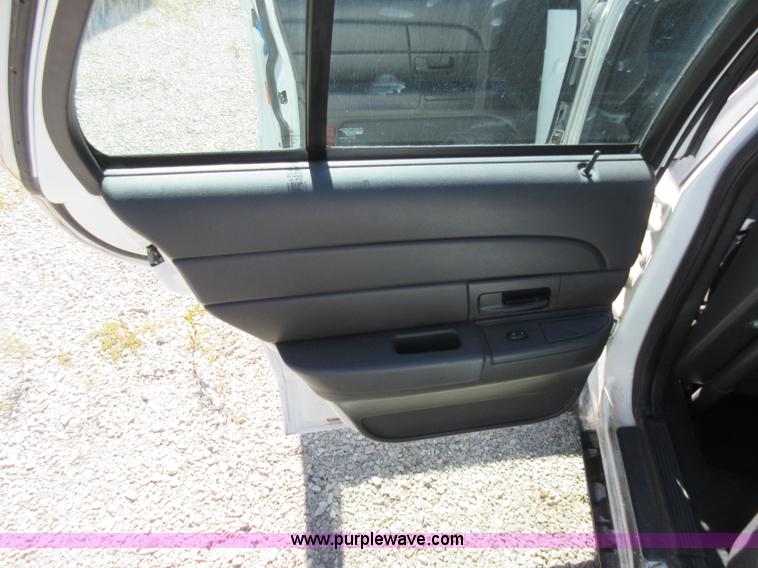 image for item I6451 2005 Ford Crown Victoria Police Interceptor