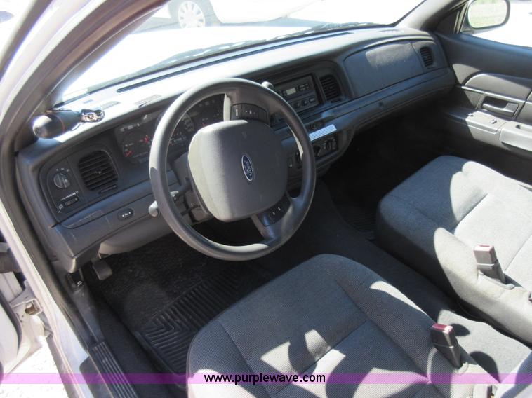 image for item I6451 2005 Ford Crown Victoria Police Interceptor