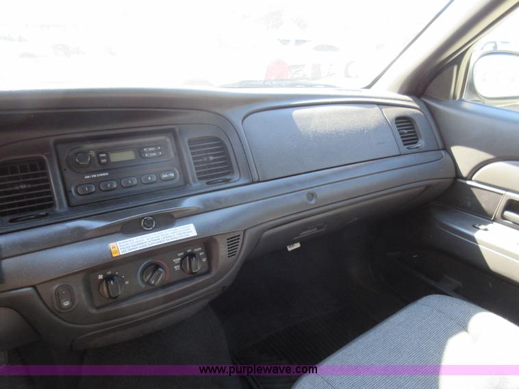 image for item I6451 2005 Ford Crown Victoria Police Interceptor