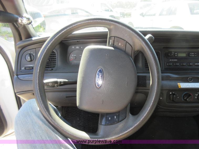 image for item I6451 2005 Ford Crown Victoria Police Interceptor