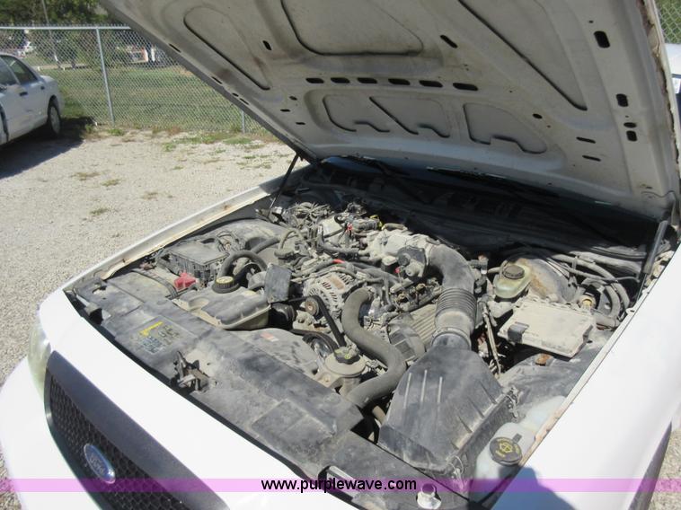 image for item I6451 2005 Ford Crown Victoria Police Interceptor