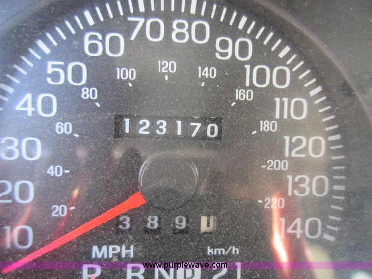 image for item I6451 2005 Ford Crown Victoria Police Interceptor