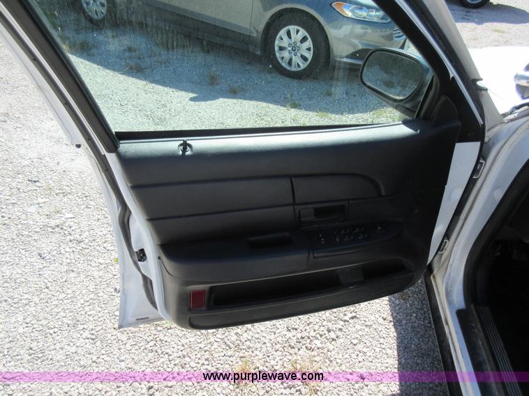 image for item I6452 2008 Ford Crown Victoria Police Interceptor