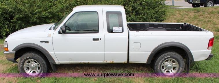 image for item J3625 2000 Ford Ranger SuperCab pickup truck