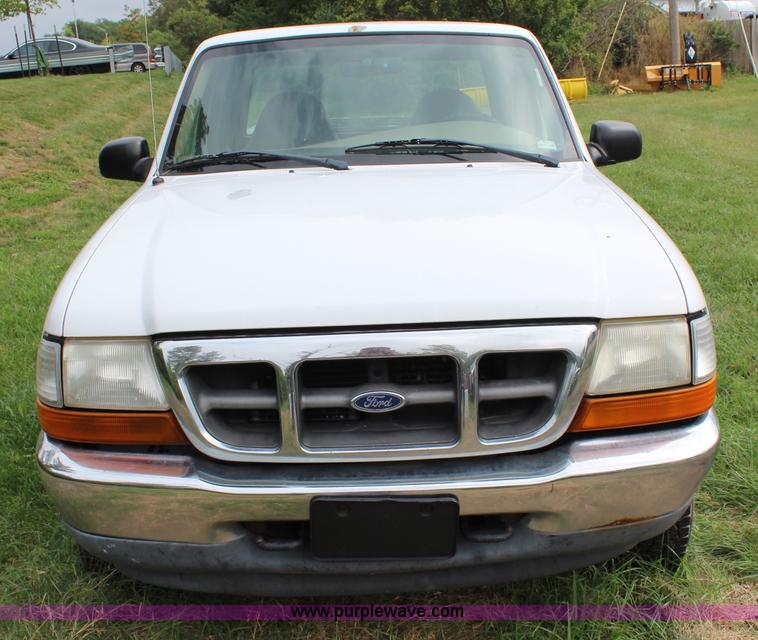image for item J3625 2000 Ford Ranger SuperCab pickup truck