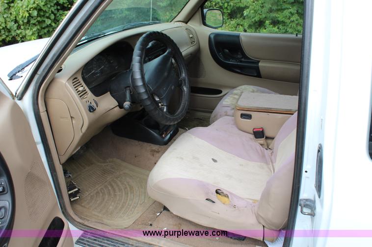 image for item J3625 2000 Ford Ranger SuperCab pickup truck