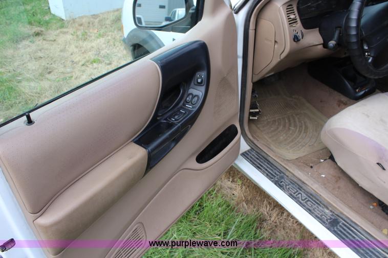 image for item J3625 2000 Ford Ranger SuperCab pickup truck