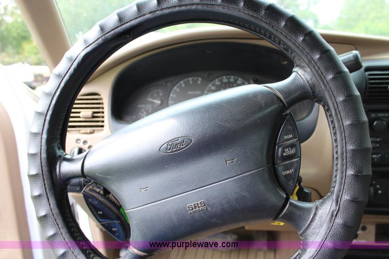 image for item J3625 2000 Ford Ranger SuperCab pickup truck