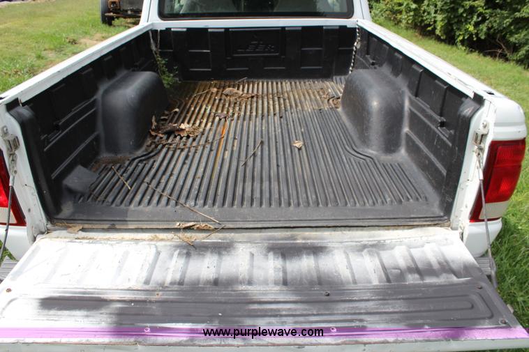 image for item J3625 2000 Ford Ranger SuperCab pickup truck