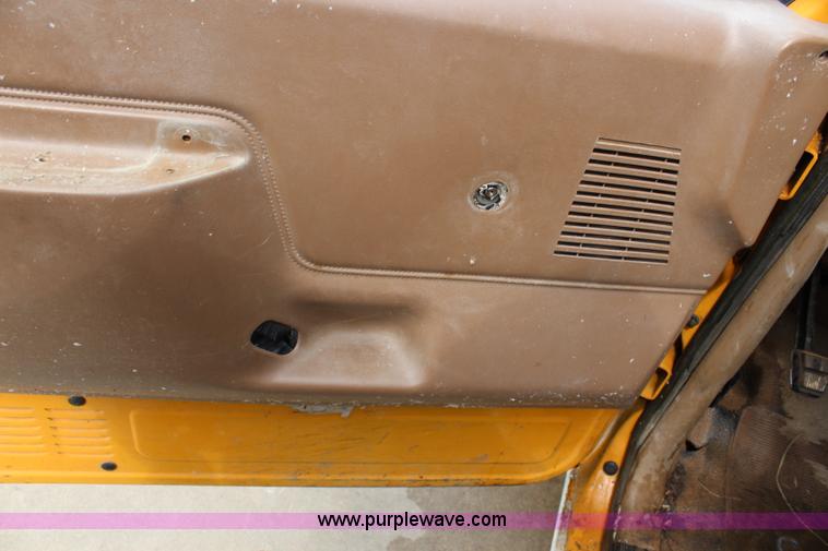 image for item J3627 1988 Ford F150 flatbed pickup truck