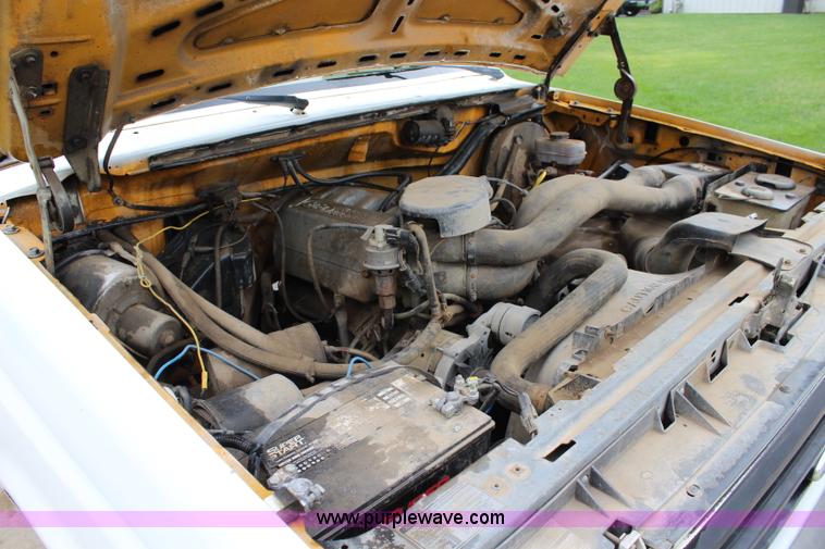 image for item J3627 1988 Ford F150 flatbed pickup truck