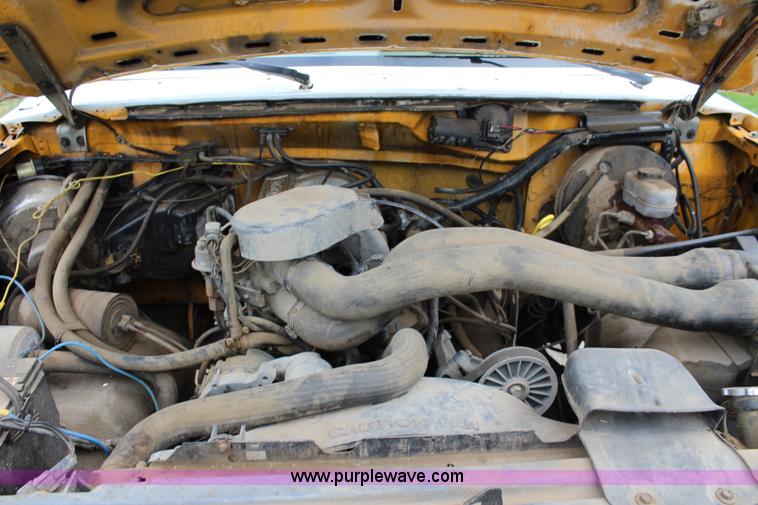 image for item J3627 1988 Ford F150 flatbed pickup truck