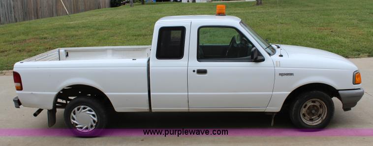 image for item J3629 1997 Ford Ranger SuperCab pickup truck