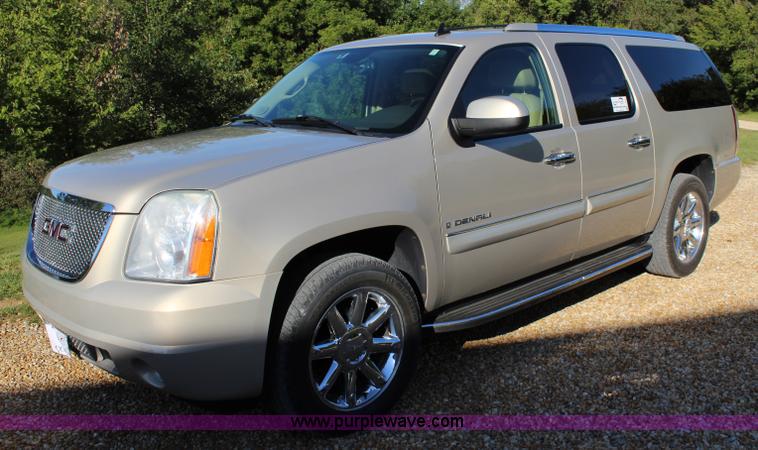 image for item J3655 2007 GMC Yukon Denali XL SUV