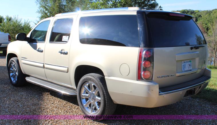 image for item J3655 2007 GMC Yukon Denali XL SUV
