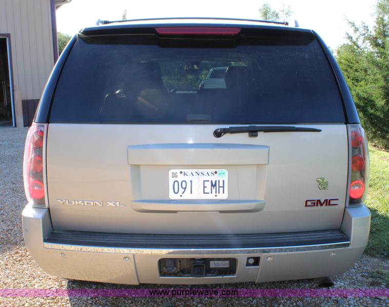 image for item J3655 2007 GMC Yukon Denali XL SUV