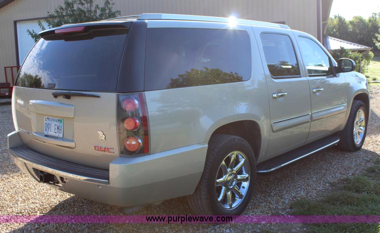 image for item J3655 2007 GMC Yukon Denali XL SUV