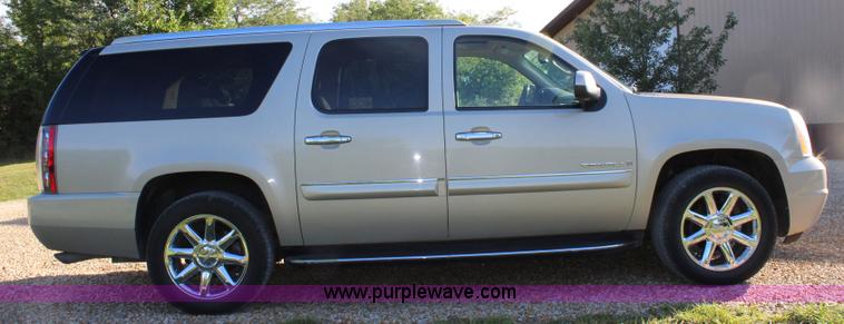 image for item J3655 2007 GMC Yukon Denali XL SUV