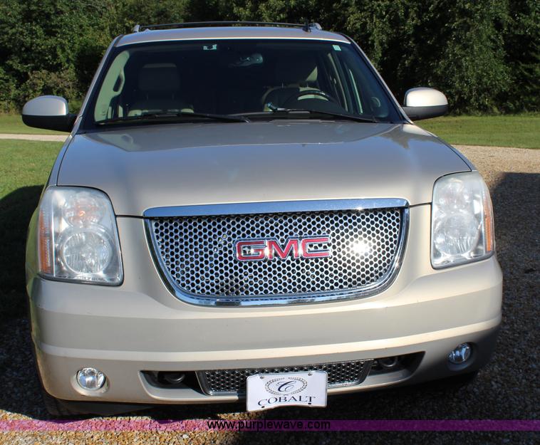 image for item J3655 2007 GMC Yukon Denali XL SUV
