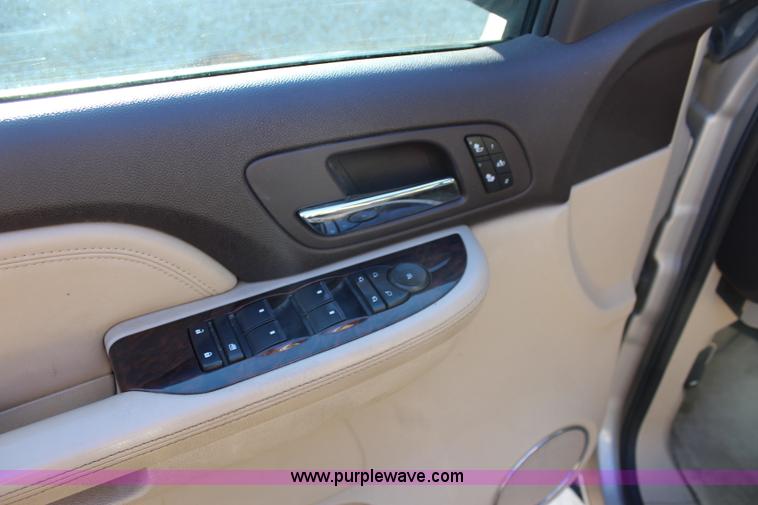 image for item J3655 2007 GMC Yukon Denali XL SUV