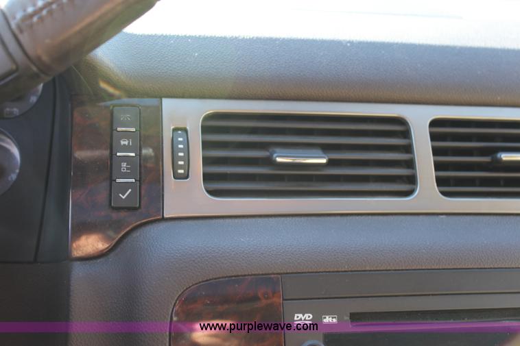 image for item J3655 2007 GMC Yukon Denali XL SUV