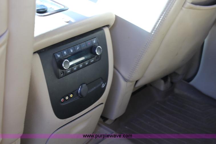 image for item J3655 2007 GMC Yukon Denali XL SUV