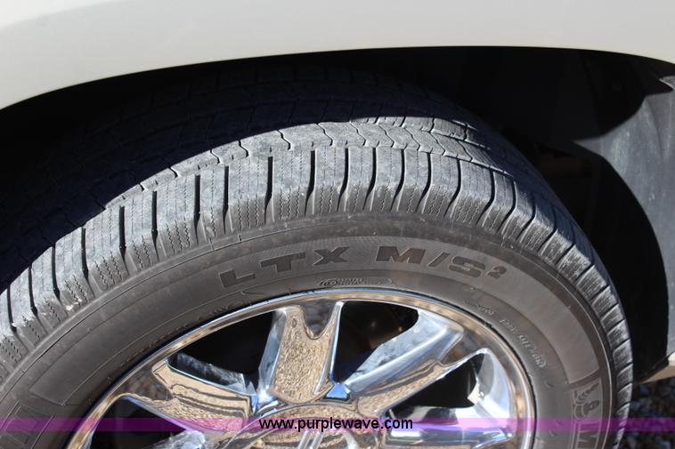 image for item J3655 2007 GMC Yukon Denali XL SUV