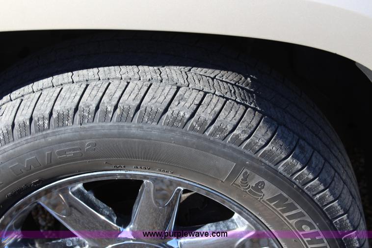 image for item J3655 2007 GMC Yukon Denali XL SUV