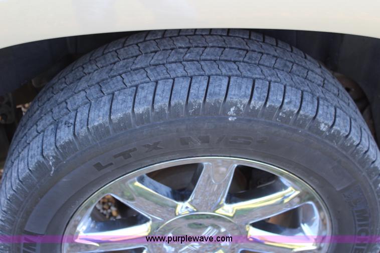 image for item J3655 2007 GMC Yukon Denali XL SUV