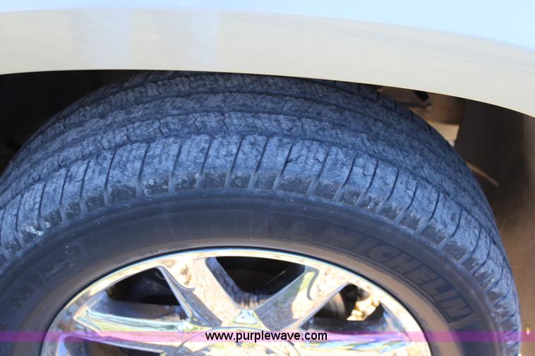 image for item J3655 2007 GMC Yukon Denali XL SUV