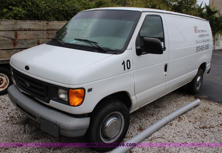 image for item J3749 2002 Ford Econoline E250 van