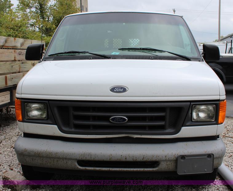 image for item J3749 2002 Ford Econoline E250 van