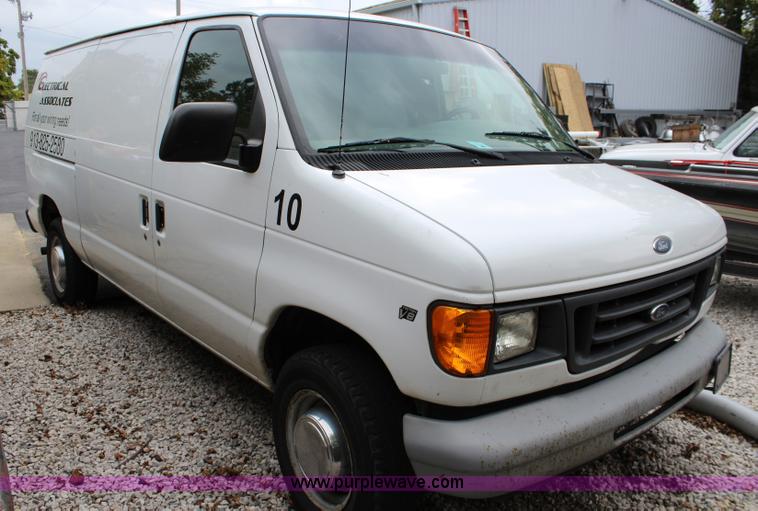 image for item J3749 2002 Ford Econoline E250 van