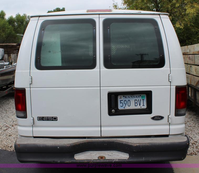 image for item J3749 2002 Ford Econoline E250 van
