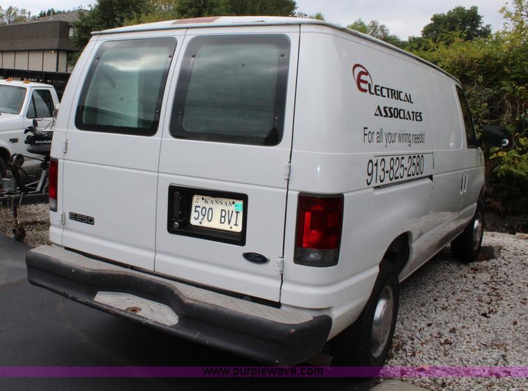 image for item J3749 2002 Ford Econoline E250 van