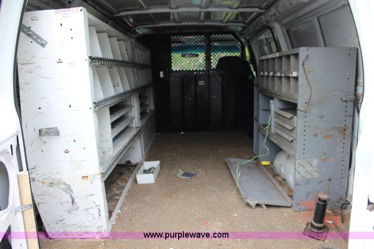 image for item J3749 2002 Ford Econoline E250 van