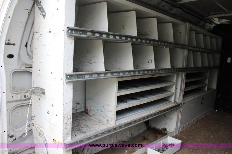 image for item J3749 2002 Ford Econoline E250 van