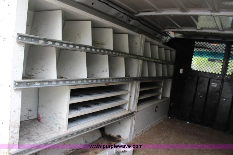 image for item J3749 2002 Ford Econoline E250 van