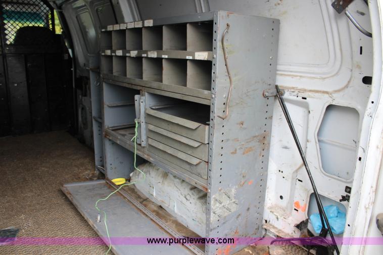 image for item J3749 2002 Ford Econoline E250 van