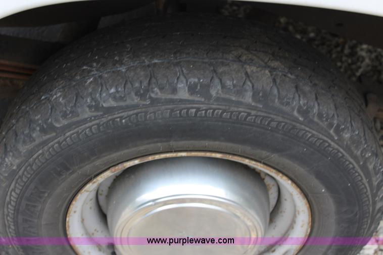 image for item J3749 2002 Ford Econoline E250 van