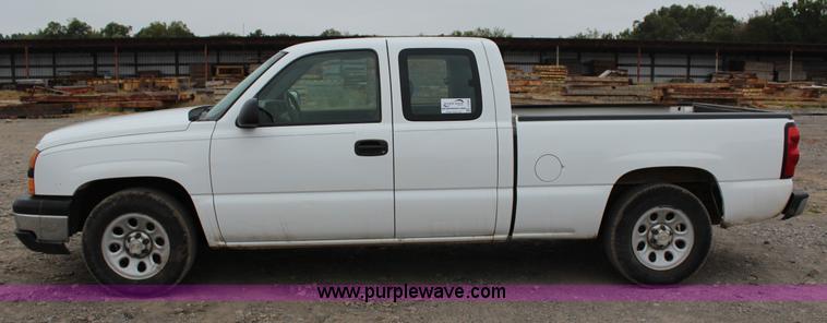 image for item J4368 2007 Chevrolet Silverado Classic 1500 Ext. Cab pickup truck