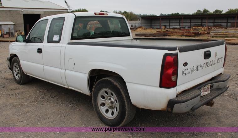 image for item J4368 2007 Chevrolet Silverado Classic 1500 Ext. Cab pickup truck