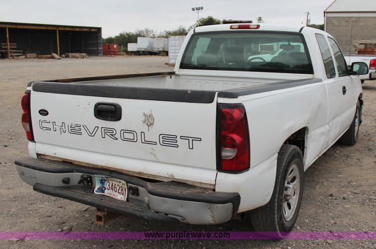 image for item J4368 2007 Chevrolet Silverado Classic 1500 Ext. Cab pickup truck