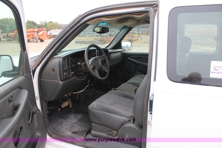 image for item J4368 2007 Chevrolet Silverado Classic 1500 Ext. Cab pickup truck