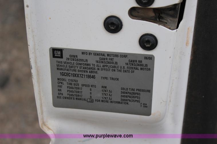 image for item J4368 2007 Chevrolet Silverado Classic 1500 Ext. Cab pickup truck