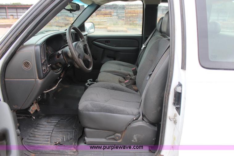 image for item J4368 2007 Chevrolet Silverado Classic 1500 Ext. Cab pickup truck