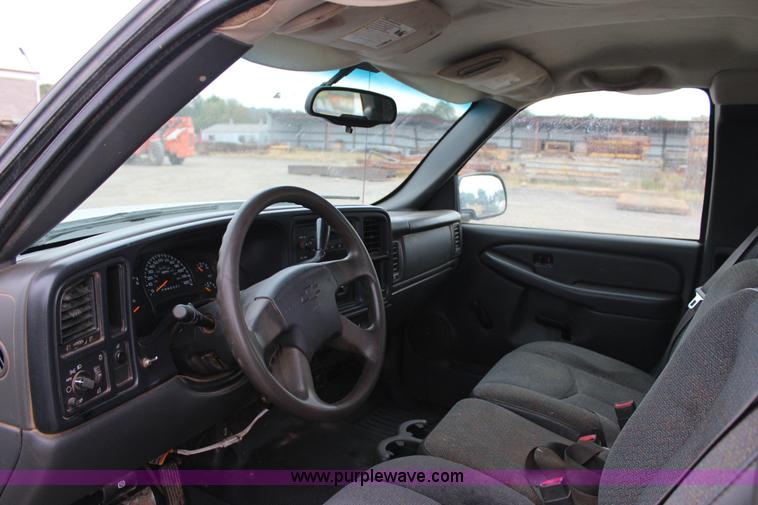 image for item J4368 2007 Chevrolet Silverado Classic 1500 Ext. Cab pickup truck