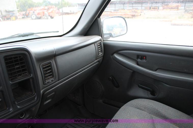 image for item J4368 2007 Chevrolet Silverado Classic 1500 Ext. Cab pickup truck