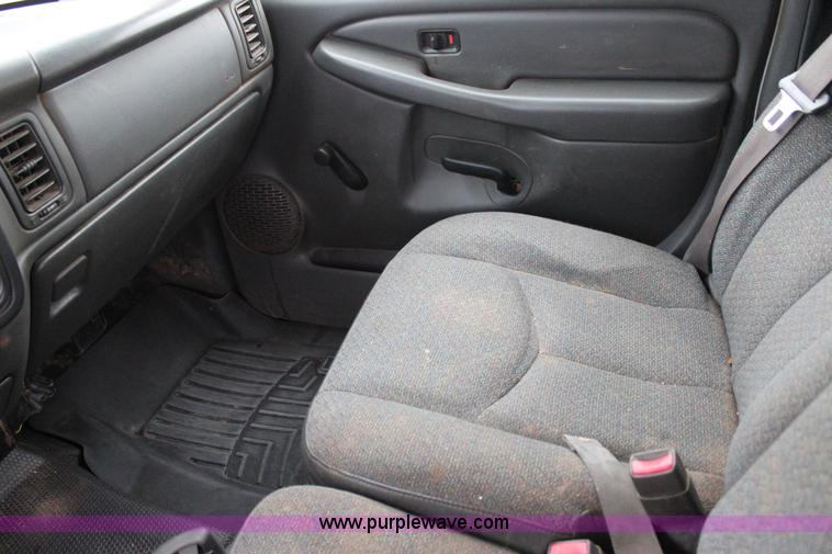 image for item J4368 2007 Chevrolet Silverado Classic 1500 Ext. Cab pickup truck